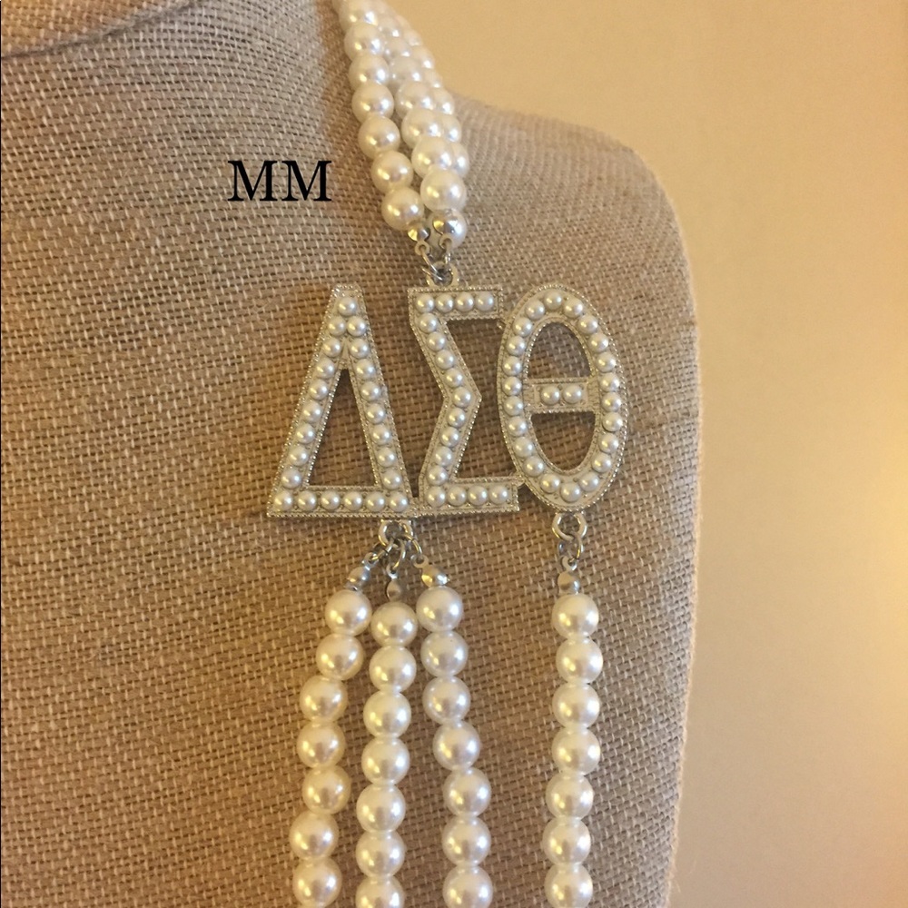 DST inspired layer pearl necklaces - Picture 2 of 3